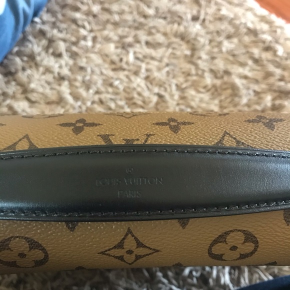 Gorgeous Louis Vuitton Reverse pochette Métis - Picture 2 of 9